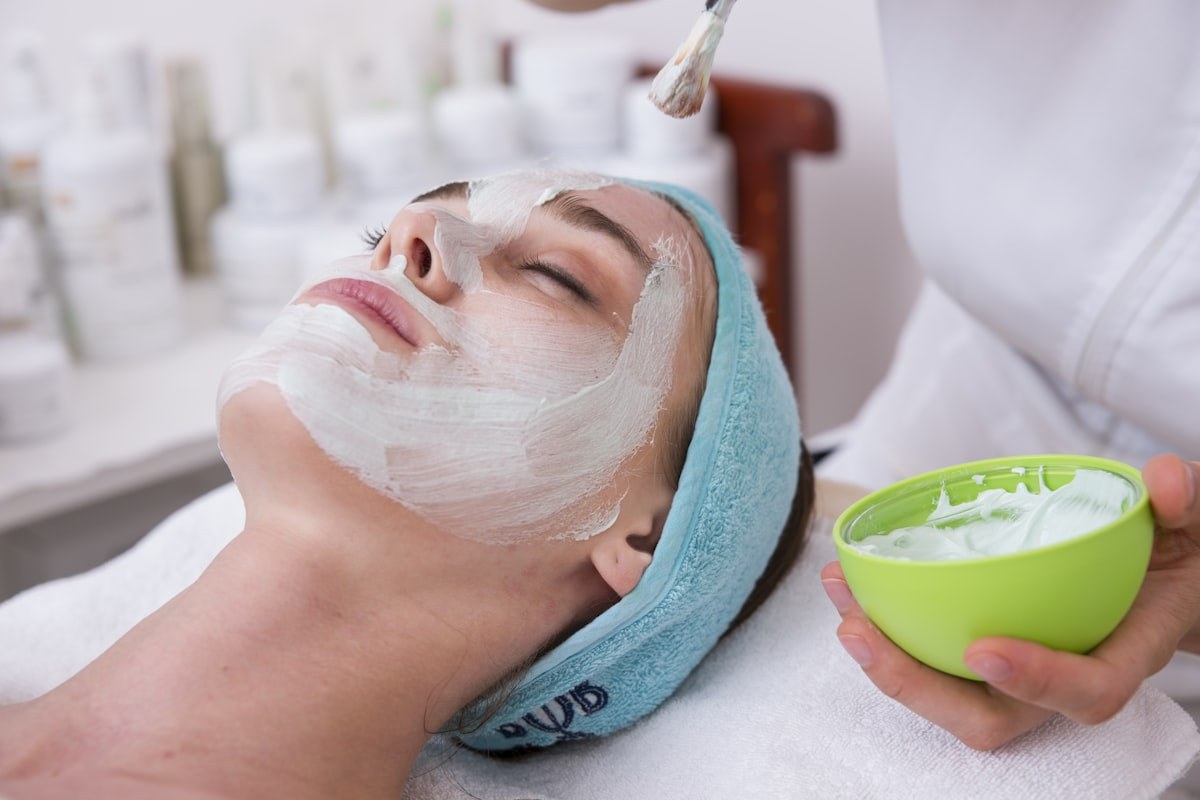 Non-Surgical Hair Replacement Company W/ Recurring Revenue exterior